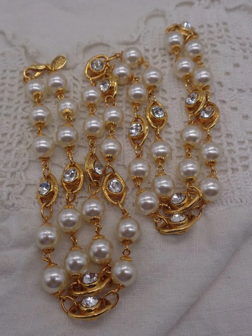 Vintage JOAN RIVERS Classics Faux PEARL & Clear RHINESTONES Station NECKLACE 36